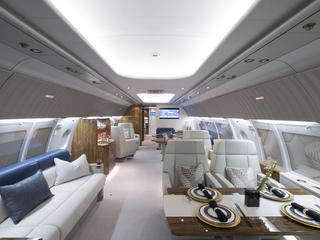 ACJ318 9H-UEC Comlux interior