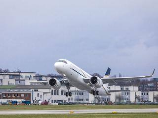 Comlux ACJ320neo take off