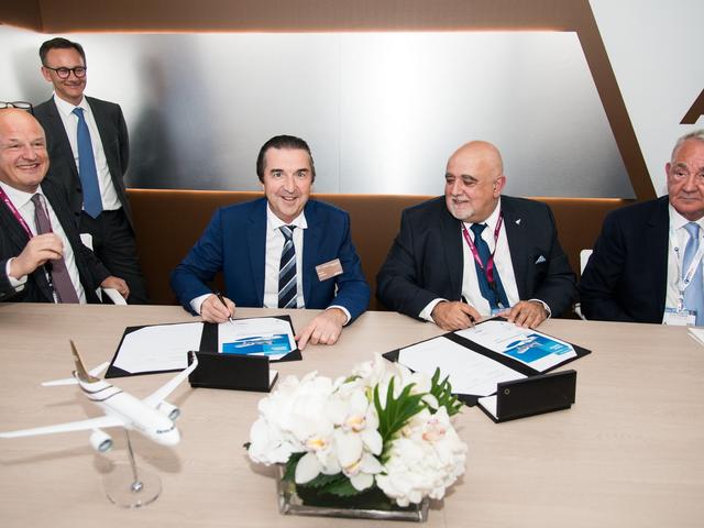 Comlux-signs-ACJ320neo.jpg