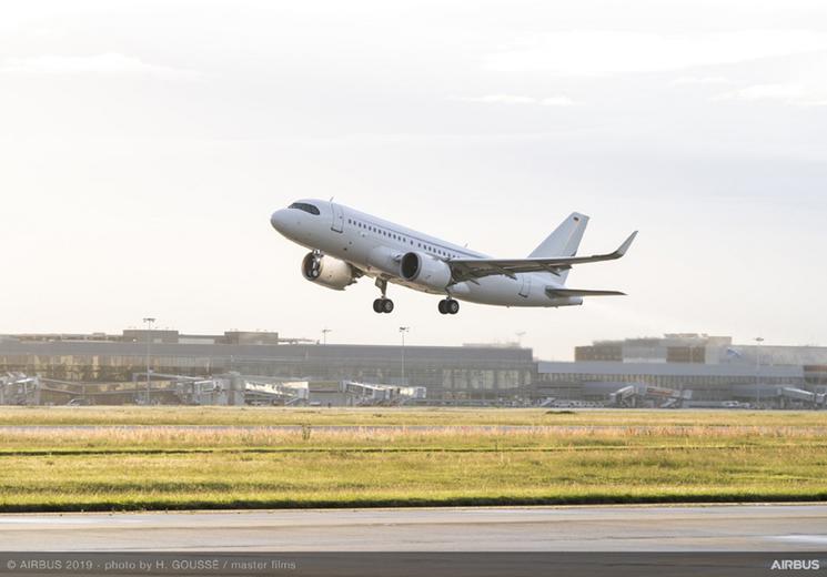 1st ACJ319neo take off on endurance flight