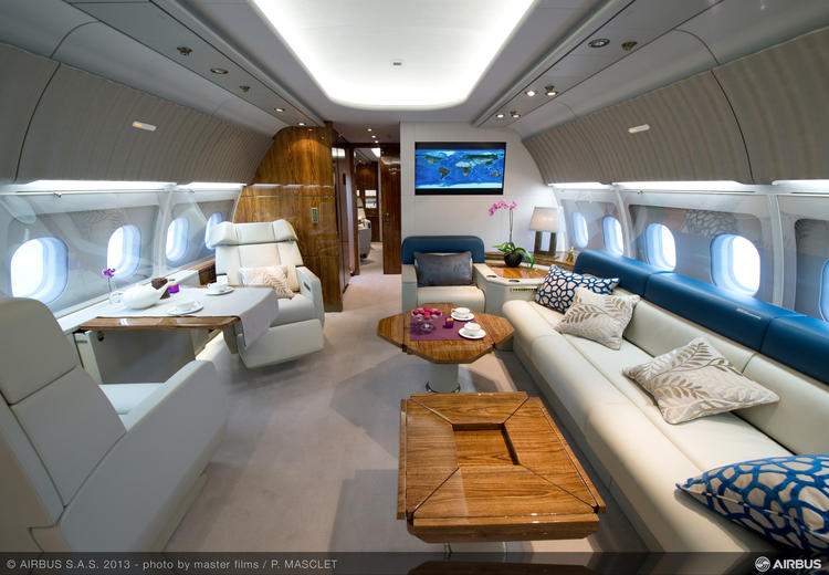 ACJ318 9H-UEC Comlux interior