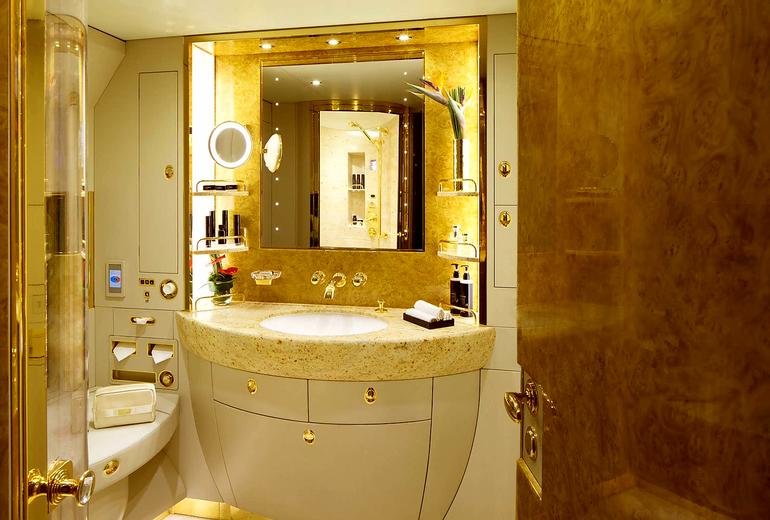 ACJ319 A6-CJE - Emirates shower spa