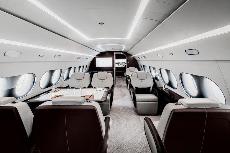 ACJ TwoTwenty 9H-220CJ - Main lounge © Tom Claeren