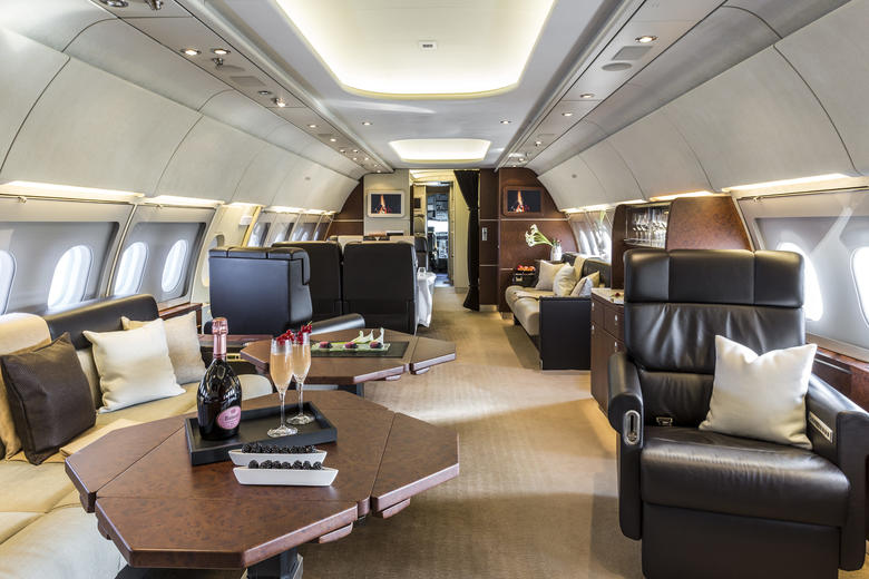 ACJ318 Elite LX-LTI cabin interior