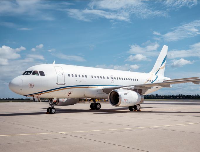 ACJ319 OE-ICE in the tarmac